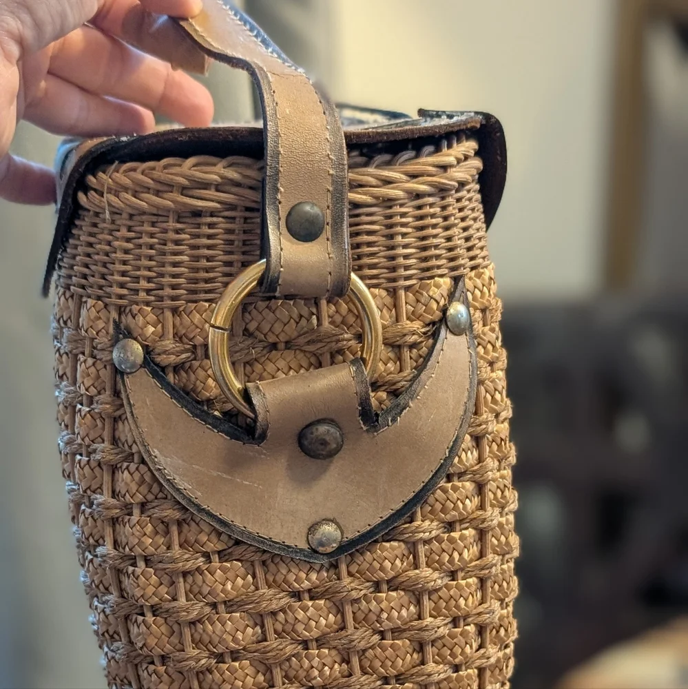 Vintage French woven basket purse or wine carrier with leather top and straps - Picture 6 of 7